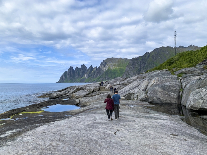 Wanderung an einer felsigen Küste